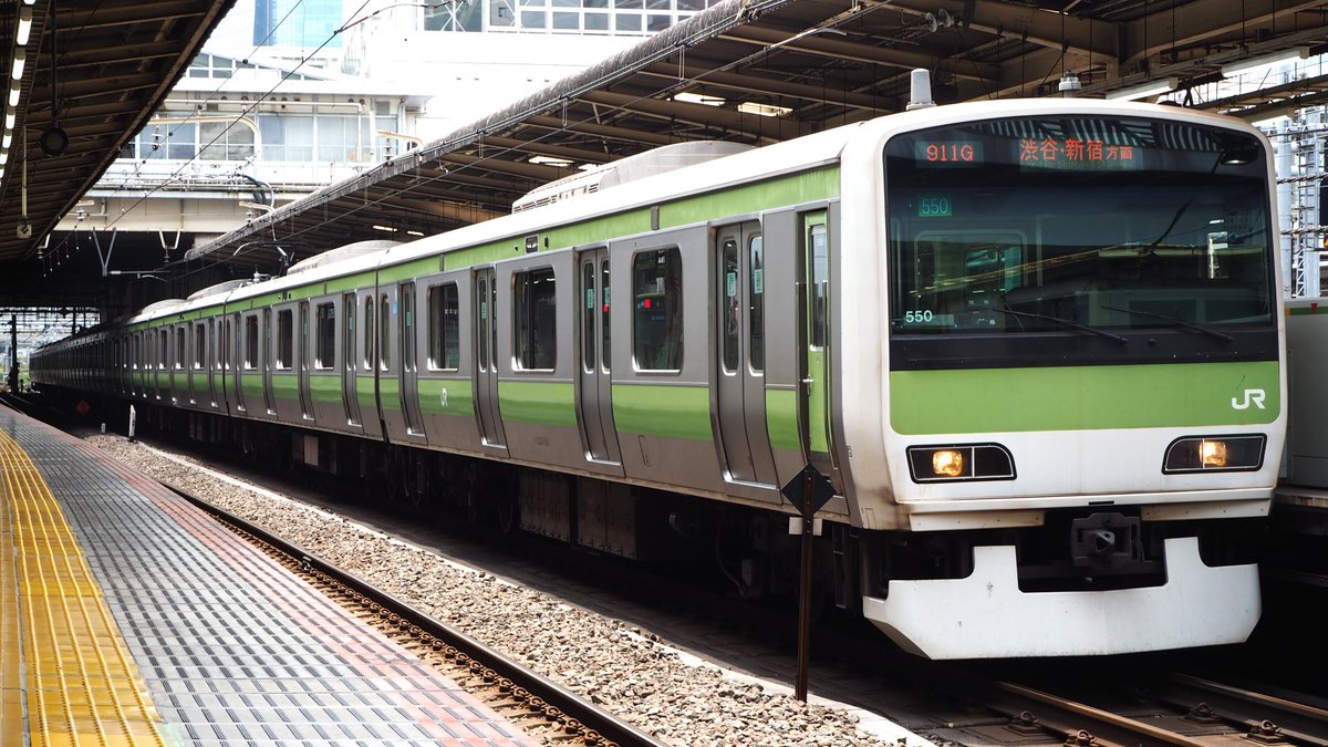 irodorist_m's tweet photo. どうも鉄道ファンでも誤解してるっぽい人多いけどさ、JR東日本の電車は、JR九州とは方向性が違うだけでめちゃくちゃ見栄え重視でしょう。E231系も山手線に導入されたタイプはめちゃくちゃ完成度が高い。21世紀の電車そのもの。問題は上野東京に走ってる方よ。 https://t.co/nyoGQcTOH2