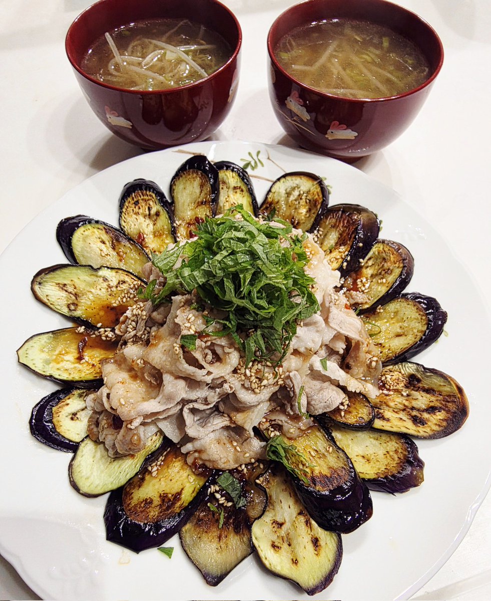 dololo03's tweet photo. 病みつきナス豚しゃぶ
料理264日目！
こんばんは(*´ω｀*)ﾉ))
どうしてもナス食べたくて
嫁さんから貰いました😊
醤油ベースのタレにニンニク、酢のパンチと
すりゴマの香りが最高にマッチ！
仕上げに大葉をパラリ
白米の上にワンバンしてガツガツ
10分で無くなりましたw🤣👍
#豚しゃぶ https://t.co/RAlAFZ1VLt