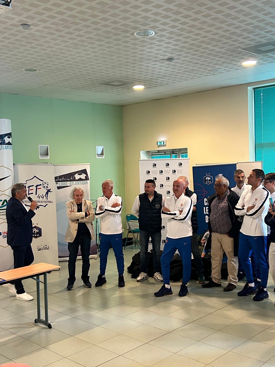 AEF44's tweet photo. Retour en image sur la présence du Sélectionneur de l’@equipedefrance,
Didier Deschamps et son staff au District de Loire-Atlantique dans le cadre de nos 50 ans. Merci à eux pour leurs présences, leurs disponibilités ! https://t.co/ChG5CntWL2