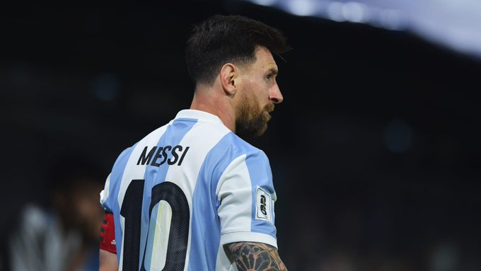 oleehbarca's tweet photo. ليونيل ميسي ليس مجرد لاعب كرة قدم عبقري.. ميسي اليوم هو "ملياردير"

كيف تحول "البرغوث" من طفل يعاني من نقص هرمون النمو إلى أيقونة اقتصادية تجاوزت ثروتها المليار دولار؟ 

القصة ليست في الملاعب فقط، بل في "ذكاء الصمت".👇 https://t.co/RGXQP5bgvD
