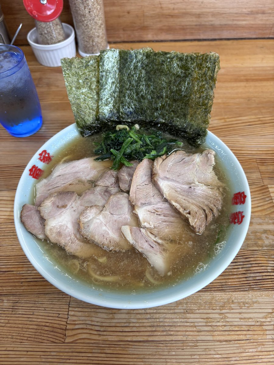 03Katame's tweet photo. 2026-038
ラーメン竜家さん

休日作業からのこちら🍜
後輩君と

いつもの😆
◇チャーシュー麺(カタメ)

安定の熱々スープ🔥🔥🔥🔥🔥
チャーシュー分厚い🥩🥩🥩🥩
ご馳走さまでした🙏 https://t.co/UIbbjEoO29
