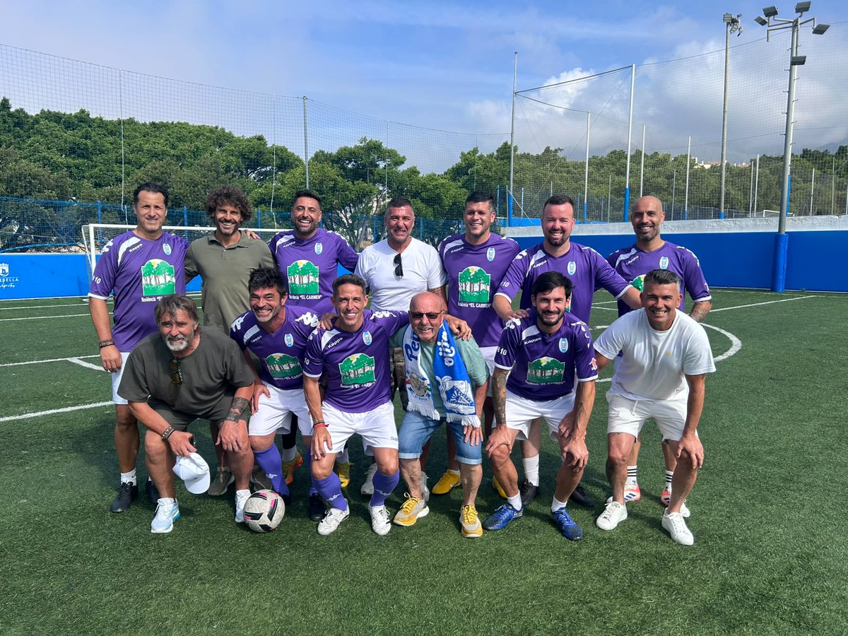 Botijomarbella's tweet photo. Estrellas del Marbella 🆚 Estrellados #HomenajeGuachi https://t.co/xCYm7iQMNY