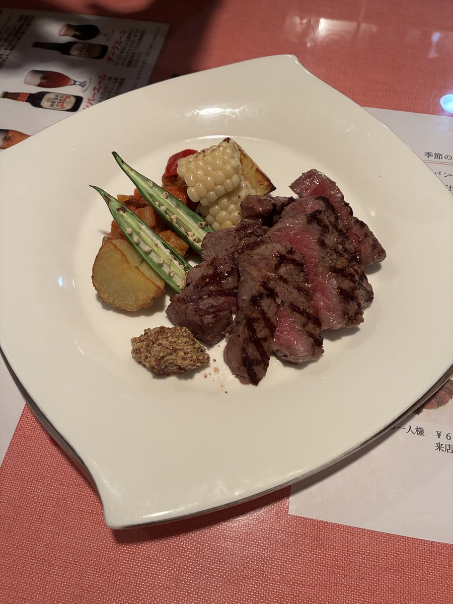shami_06's tweet photo. チーズのでっかいカプレーゼでした https://t.co/ppgx6ozAeA