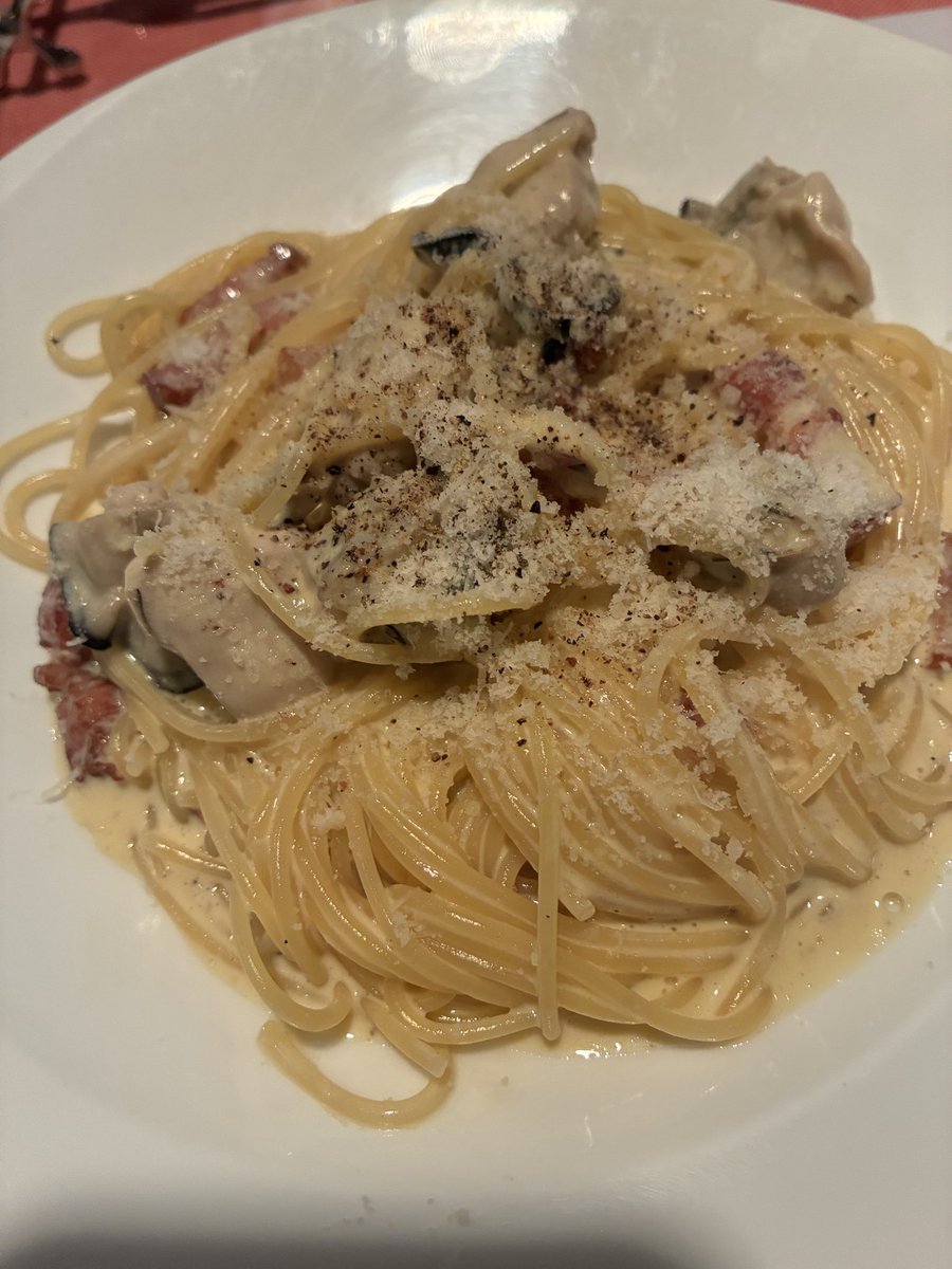 shami_06's tweet photo. チーズのでっかいカプレーゼでした https://t.co/ppgx6ozAeA