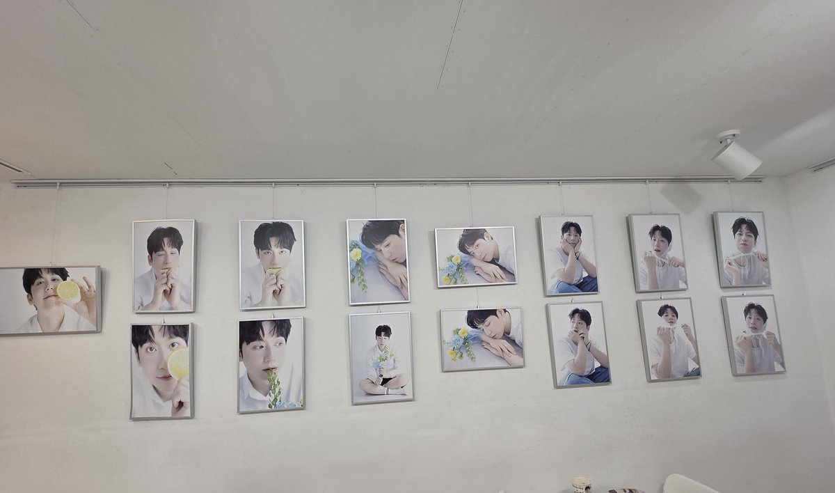 ma_ri_day's tweet photo. 카페 들어가서 음료주문하고 여기저기 돌아다니며 구경해써요👀 으진님에 대한 애정이 가득 넘치는 공간이였어요 

#HBD_EUIJIN♥︎
#너의_미소가_어느새_번질거야 https://t.co/onVT1ASo6O