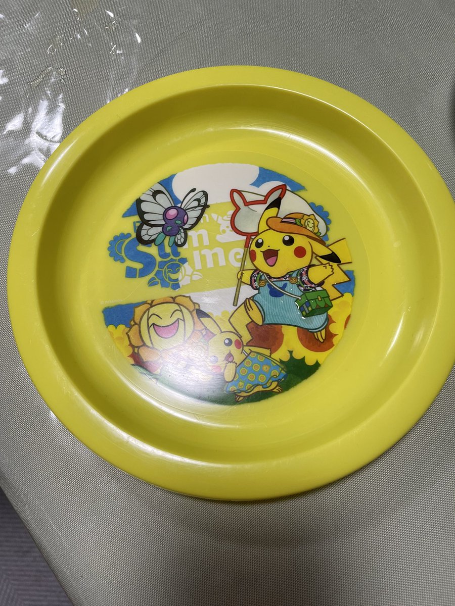 onc_033's tweet photo. 受注ハンバーガーピカチュウお迎え🍔
別で頼んだ箱のシールは🐜でした
韓国のピカぬいもお迎えしたし最近またぬいも再熱してる…
虫取り網持ったポケモンSummerのピカチュウのイラスト大好きでLINEのアイコンずっとこれだったから数年越しにぬいお迎え出来て嬉しい(虫取り網ピカは2個買った) https://t.co/4xqaM1TtKu