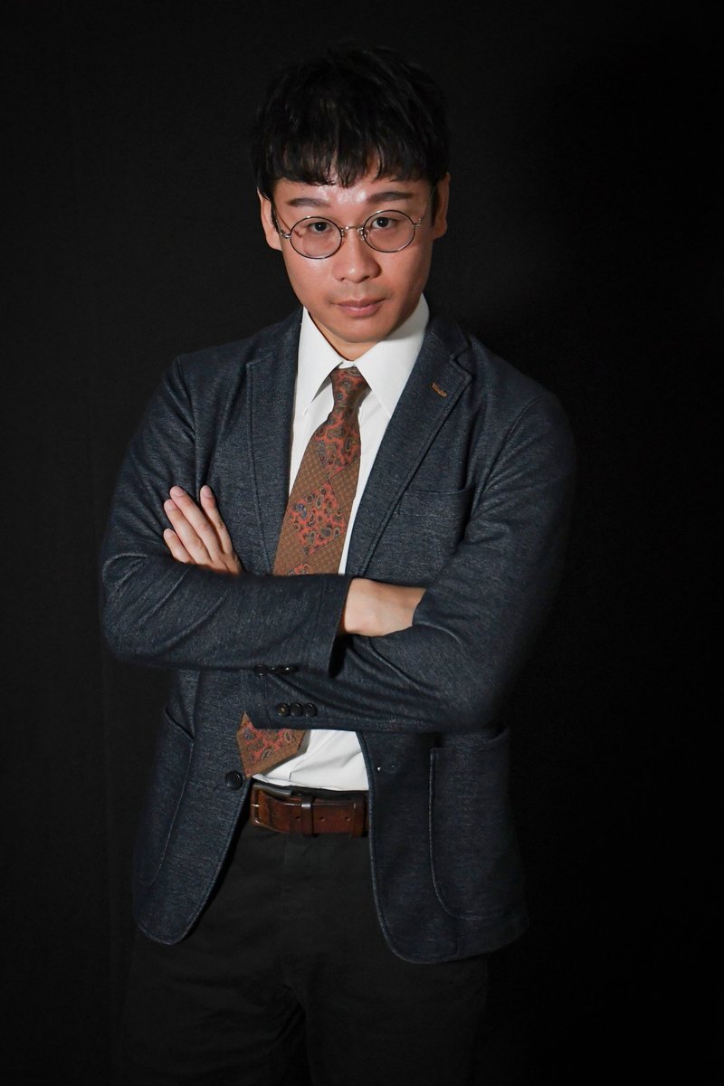 Jyu_ni_sintou's tweet photo. -Lot No.R-   キャラクター紹介

【平小 仏雄    ヒラコ フツオ】
歴史や考古学、古代史に至るまで、様々な角度から研究を重ねる歴史学者。
大きな成果を願い日々調査研究に励んでいる。

⬇公演チケットはこちらから
https://t.co/kCYyehE2gQ

 #十二親等
 #体験型謎解き https://t.co/3nRoe9IqkP