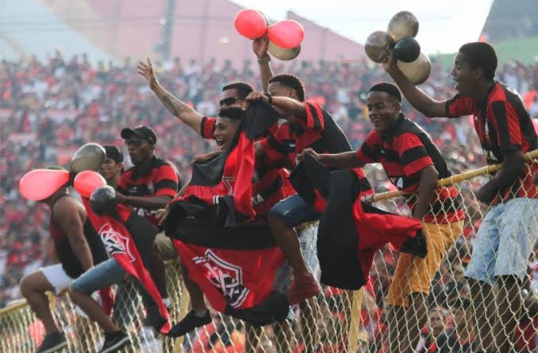 Noitedecopa's tweet photo. O Barradão promete tá nesse nível aí hoje 🔥🔴⚫

Admita, a torcida do Vitória é um fenômeno do futebol brasileiro... https://t.co/wT9p9TQuAH