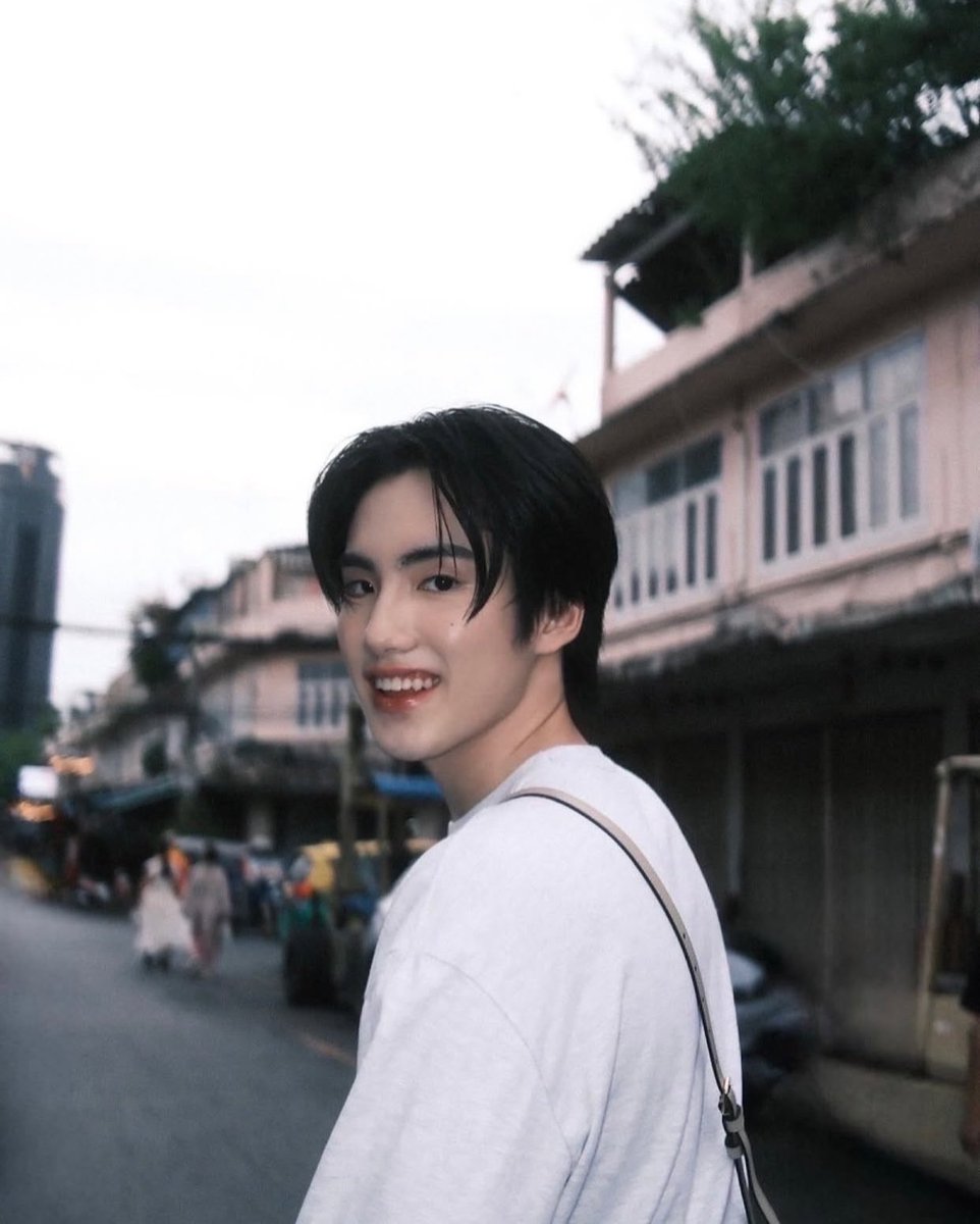 nahnanineenunoo's tweet photo. @phutatchai อันนี้ครับ ค่อนข้างจะ boyfriend material มาก ๆ แต่รูปแอบเก่าแล้ว ลองไปถ่ายใหม่ที่เดิมกับคนเดิมดูมั้ยครับ https://t.co/oPEXXJjR1p