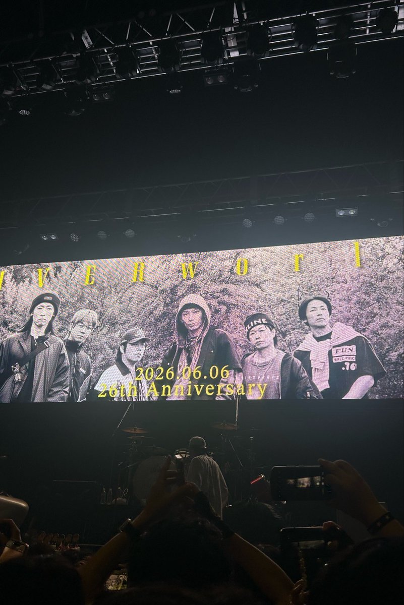 hr_______23's tweet photo. 26周年おめでとうございます💐
直接お祝いできて嬉しかったし､なによりもメンバーが楽しそうで超幸せ空間でした⸝⸝- ̫ -⸝⸝💞💞
これからも末永くよろしくお願いします
#UVERworld https://t.co/iPmcA5xTMp