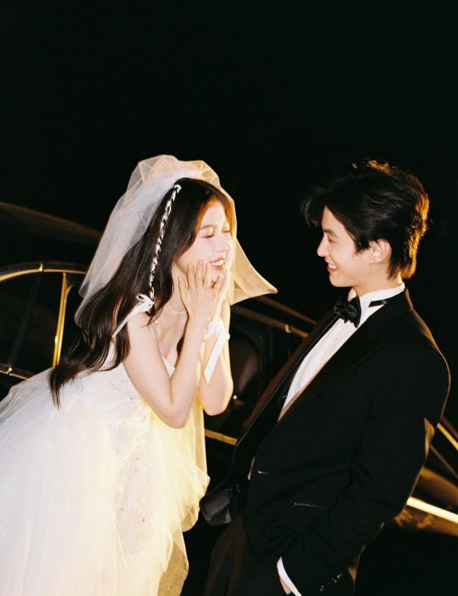 you_are_myonly_'s tweet photo. 그래서 아이치이야
너네 자오자오무무 결혼식은
평생 공개 안할 생각이니?
…….
정신나갔어? https://t.co/QZbkOP7ogd