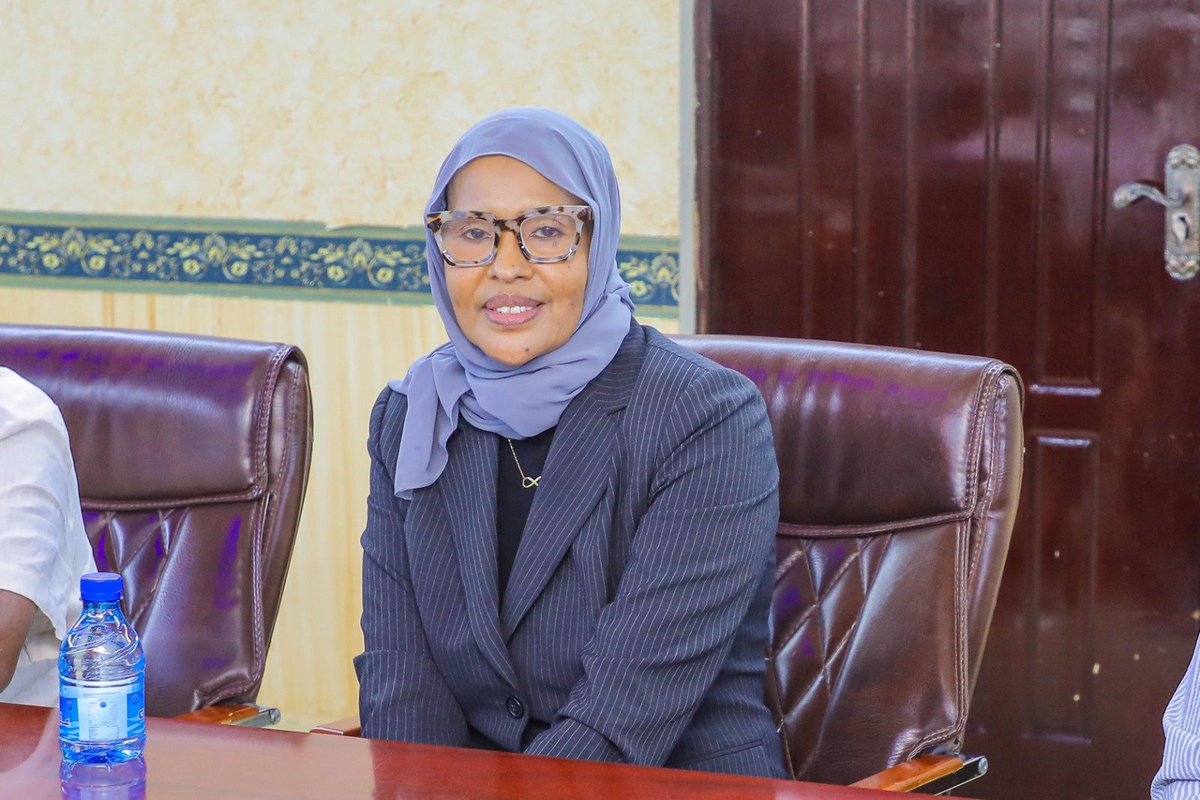 Olympicsom's tweet photo. President of the SNOC, Mrs. Suad Galow, met with the Acting Rector of Mogadishu University to discuss opportunities for collaboration in advancing Olympic sports
The meeting focused on strengthening partnerships between the education and sports sectors .
#SNOC #OlympicSomalia https://t.co/H3ysGEveCR