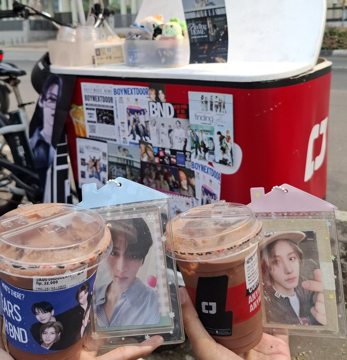 fisheeyan's tweet photo. ㅡ 30/5 (late post banget) (maaf) 
 
thank you kakak kakak @goraeseo @apricerulean @inyo_o @oneuleehan @howtoyepp buat eventnya dapet jago (maaf banget telat mengriview 😭) fribisnya juga cakep 🥹 #NgopiDoor #DitraktirBonek https://t.co/HedfgDoe8p