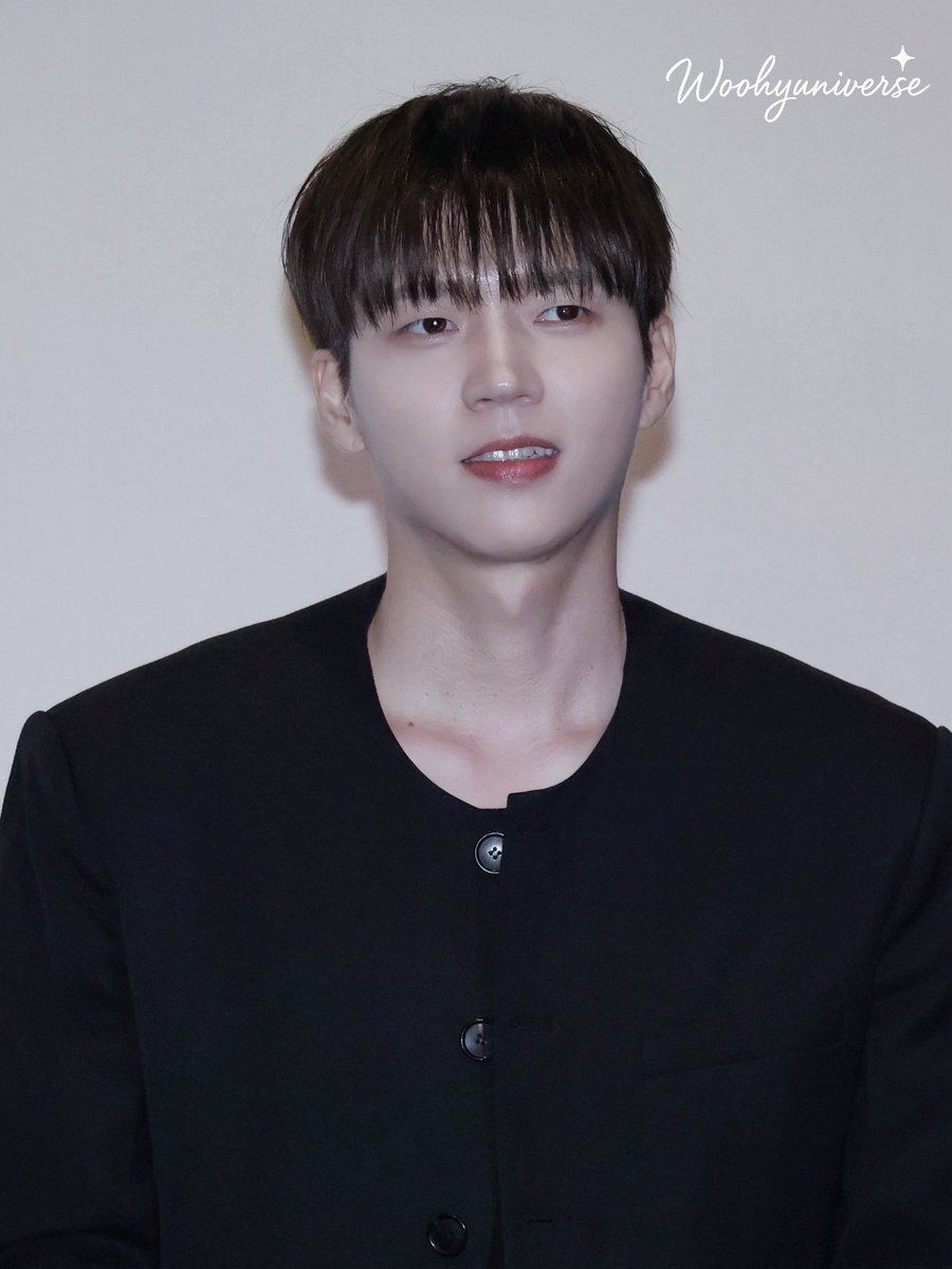 like_____like's tweet photo. 쇄골뼈 위에 점까지 이쁘게타고난거 어캄 https://t.co/J7NBY32jCz