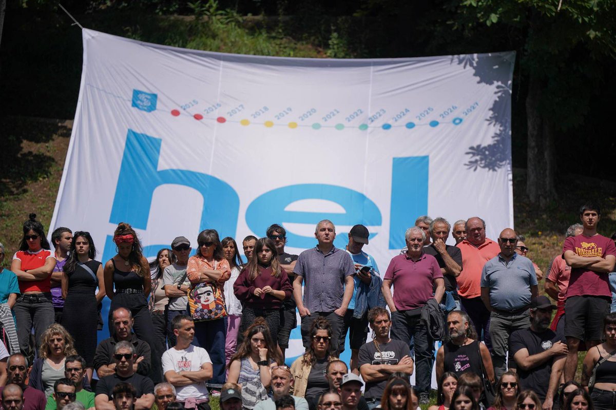 HaimarAltuna's tweet photo. Ezinbestez euskal preso, iheslari eta deportatu politikoen etxeratzea gauzatzeko unea iritsi da, eman diezaiogun azken bultzada. 
Bultza dezagun elkarrekin !!!
Denak #ETXERA !!!✊ https://t.co/TBUxusizb7