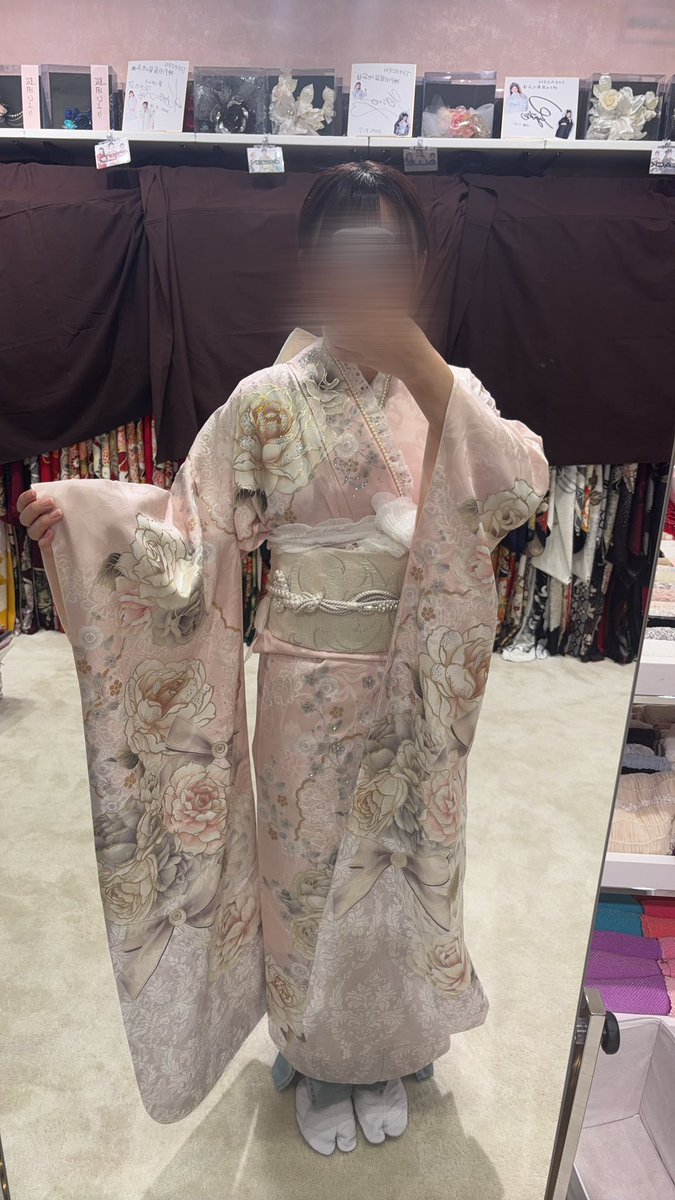 __xj04's tweet photo. 振袖決めてきた‼️計38万ガチ❓
+これから前撮りとかヘアセット代あるぞ... https://t.co/9kFZEMR2LO