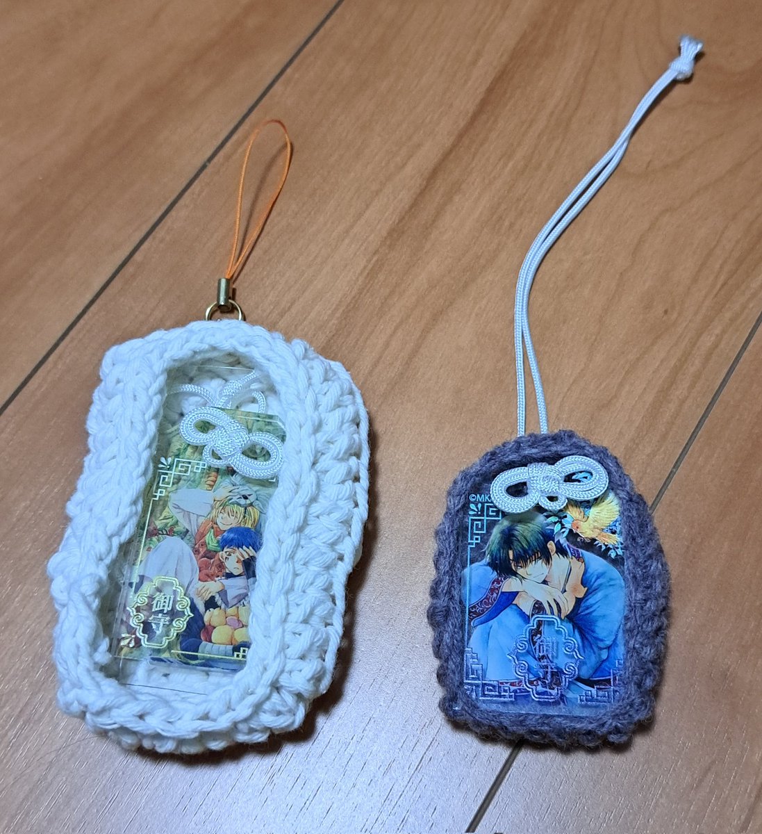 koara3ba's tweet photo. トレカの動画見ながらサイズ小さくしようと思ったのにできなくて形崩れたやつと適当にくさり編みと長編みで編んだやつ編みぐるみとかは目の数、数えないといけないけど固いものに被せるだけなら適当編みでいける(本当はダメだけどw) https://t.co/8TMTX8LX1k