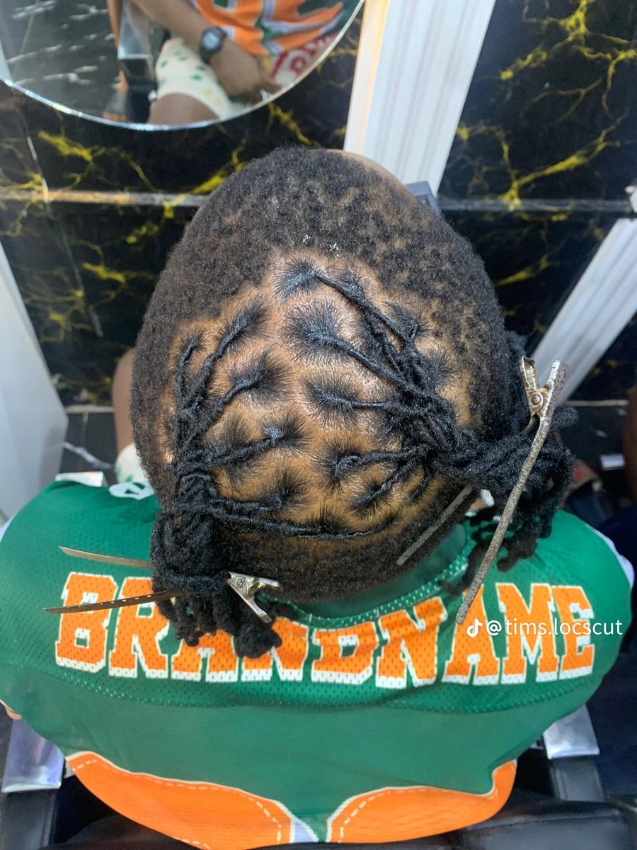 thestoner148's tweet photo. I no believe say I go ever see person with 4 strands of dreadlock 😂 https://t.co/8T9wxnRUWm