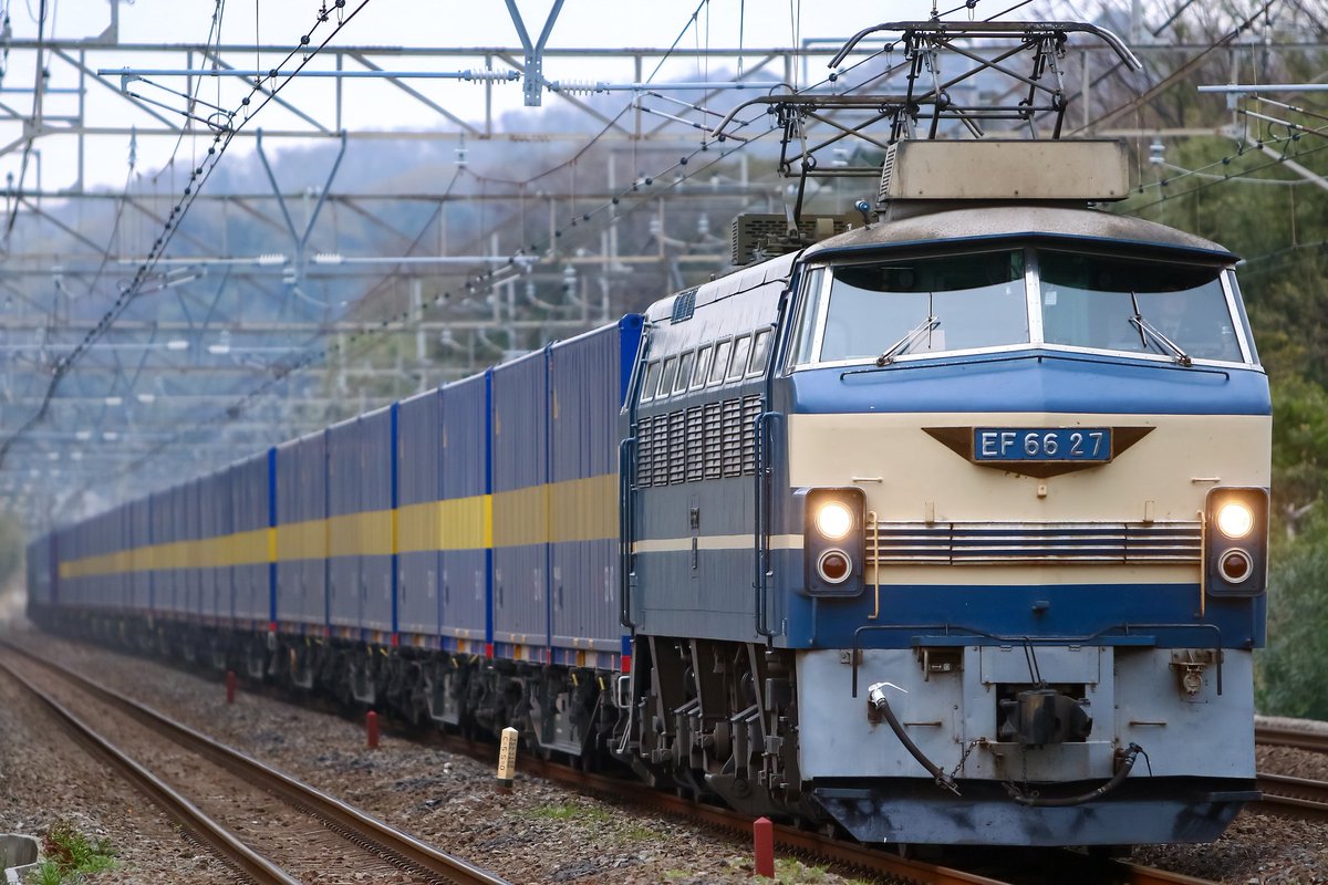 chample999's tweet photo. 2019/3/26
2059レ EF66 27+コキ
#EF66の日 https://t.co/QiEfVY0b2J