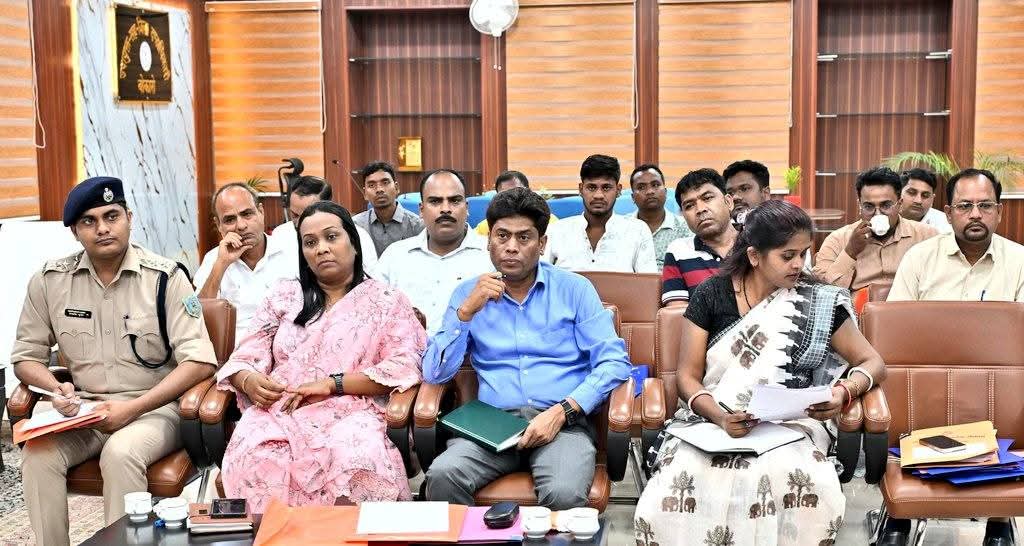 vivekbhaidoit's tweet photo. @HemantSorenJMM
@prdjharkhand
उपायुक्त महोदय
  @BokaroDc
आप किसान के लिए एक शब्द भी क्यों नही बोलते है?
क्या किसान से आपलोगो को लगाव नही है?
क्या किसानों की समस्या का समाधान कभी नही होगा?

अगर ऐसा नही है तो फिर ऐसी चुप्पी क्यों??
                    #युवा_किसान_बोकारो https://t.co/RUoimumOpH