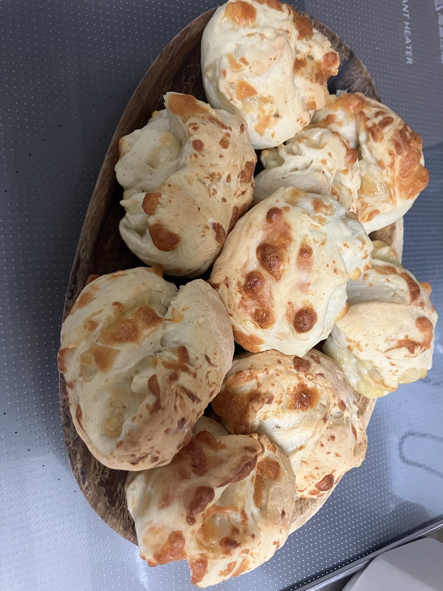YN59576793's tweet photo. チーズパン https://t.co/Ms3uZtAwVl