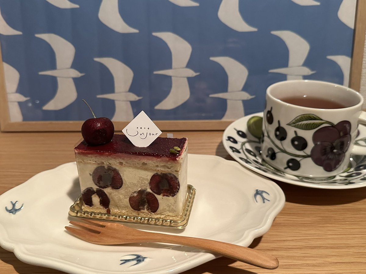 sweetsrabbit's tweet photo. これが食べたいから3.5km走ってきた🏃‍♂️
娘に貰ったアンジュールのケーキ♡
( *¯ ꒳¯*)ﾑﾌﾌ https://t.co/QSnovTOIp9