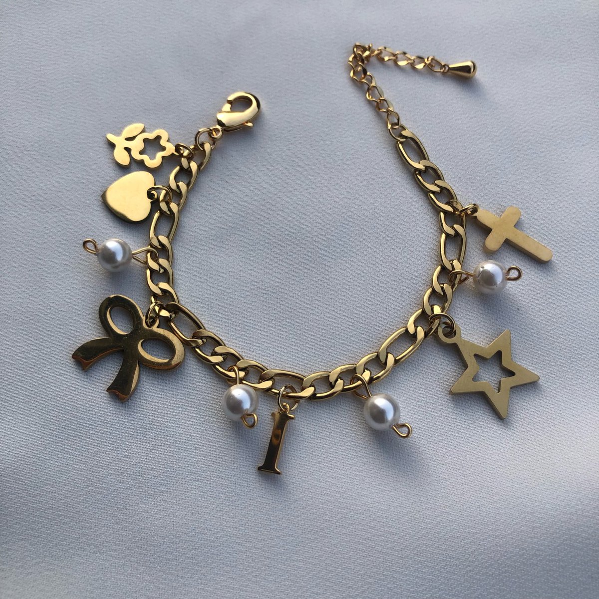 moladelagos's tweet photo. Gold charm bracelet 
N14,000 https://t.co/ySSeOXZ86y