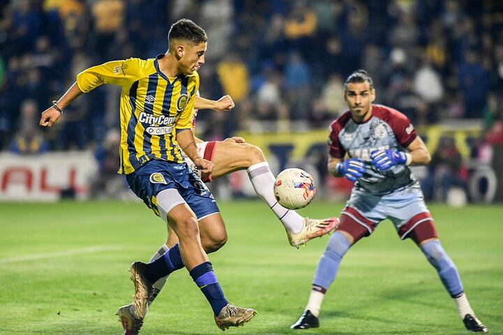 efemeridesRC's tweet photo. 6/06/2022: Rosario Central empato 0-0 frente a Lanús en el Gigante de Arroyito 
Formacion Canalla: G. Servio; D. Martinez, F. Almada, J. Komar, L. Blanco; W. Montoya, C. Yacob, Benitez; L. Ferreyra; A. Véliz y L. Gamba (N. Romero)
DT: Leandro Somoza
Fue Expulsado Marcelo Benitez https://t.co/fQOrSTHrtu