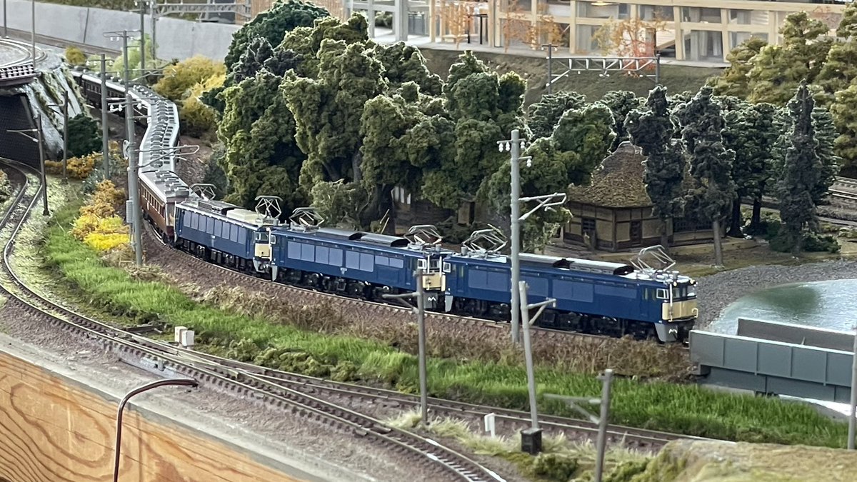 Re_Color_train's tweet photo. 【東京・本店4階】本日ご来店のお客様⑤
碓氷峠を行くサロンエクスプレス東京
※ 全線貸切3h
#リカラー #Re_Color #鉄道模型 #nゲージ #レンタルレイアウト https://t.co/UzVyPXjfpI