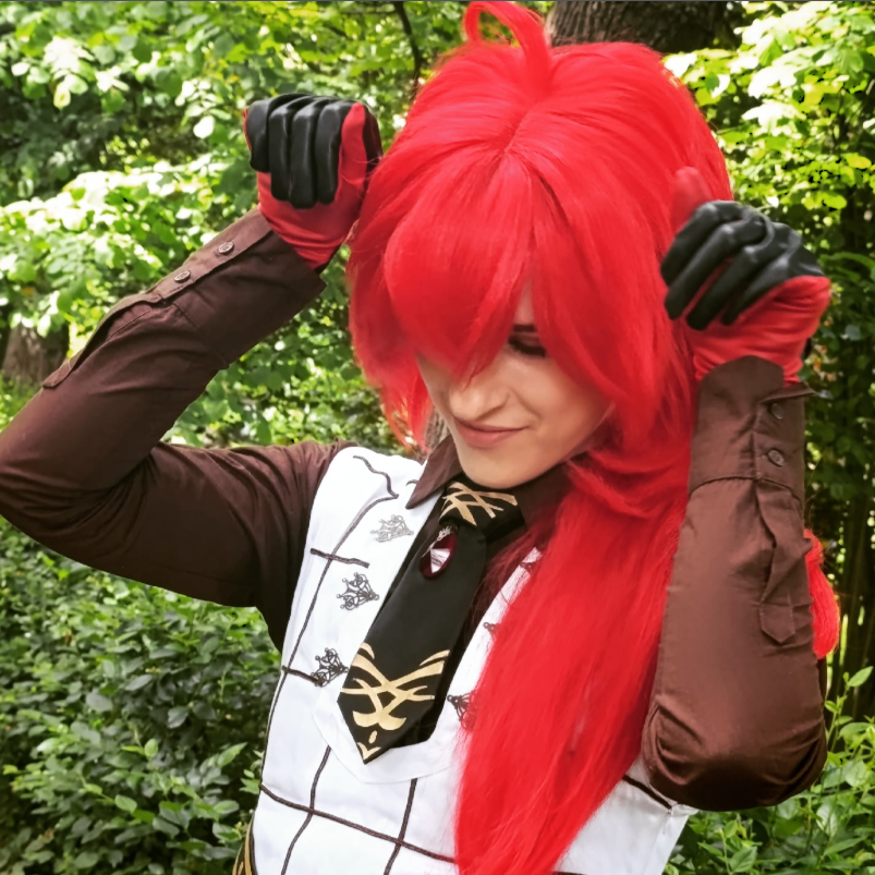 Reyn_Di's tweet photo. behind the scenes of the photoshoot
#Genshinlmpat #diluc #cosplay https://t.co/R7M74942SK