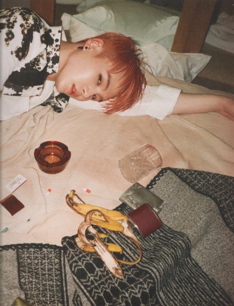 HYYHSOPE's tweet photo. @lovehlylovehly @Starlit_Lauren thought it’s from the hyyh anxiety shoot but there is neither blue nor red … https://t.co/ldgZDG51jH