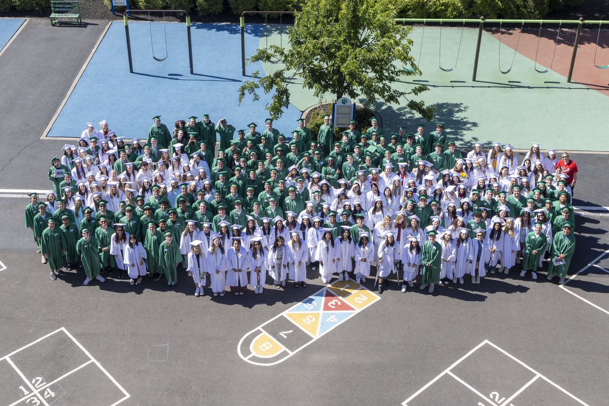 ndirdamtl's tweet photo. Our SF Class of 2026 Commencement ceremony was absolutely magical and this group of graduates will forever hold a very special place in my heart!! Your joy and compassion are exactly what our world needs  - GO LIONS!! ✔️💚🦁 https://t.co/pCkvzGhZEt