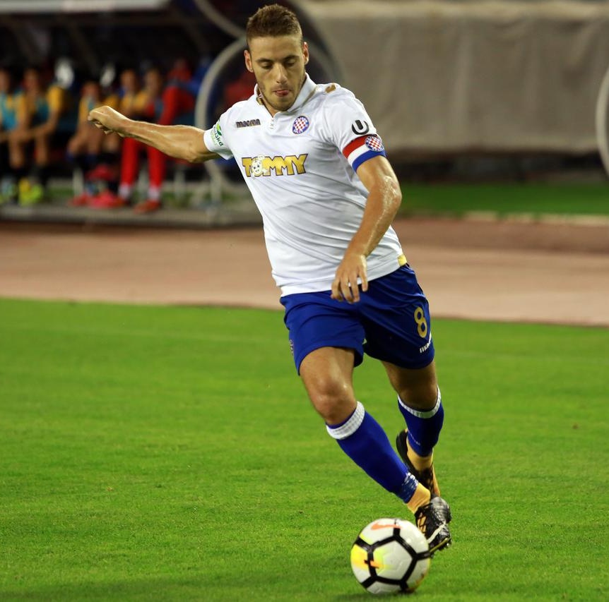 bili_kutak's tweet photo. 💰| #Hajduk will receive between €300,000 and €400,000 thanks to the FIFA solidarity mechanism if Nikola Vlašić completes his transfer to #Roma. 🔴🔵 https://t.co/xrR3mePsVn