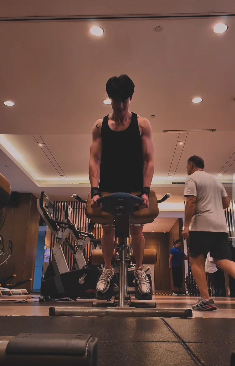 MeennPing86's tweet photo. เมากล้ามมพ่อ😳💪💪

#Meennicha8 https://t.co/9yp8oiT3WK