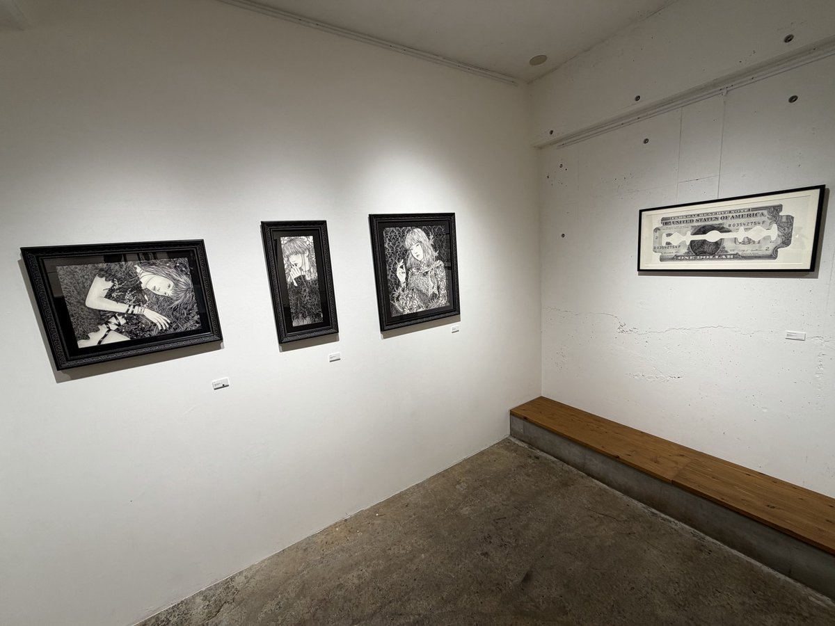 hiky20's tweet photo. 川口絵里衣さんの個展「DIMMING PARAISO」を訪問。美しく、カッコ良い作品に眼福。色々な表情に魅了されます。正面顔の作品の表情が特に好き。

 #Alldaygallery
 #川口絵里衣 https://t.co/wvED7IciRF