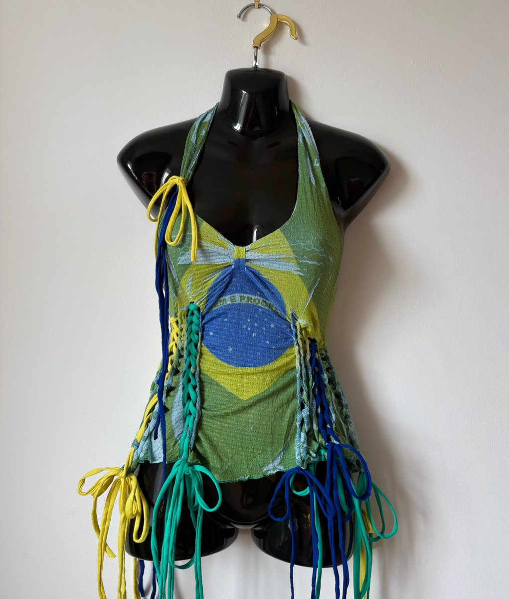ai_mei_li's tweet photo. world cup customs 🇧🇷🏆 https://t.co/HYJjUyvrZe