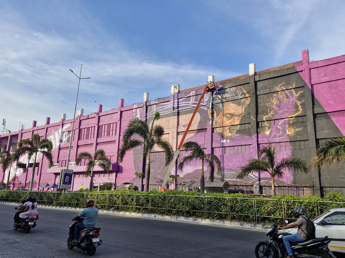 ChennaiTimesTOI's tweet photo. The walls of Indira Nagar, Chennai MRTS come alive with the striking mural of actor and car racer #AjithKumar! 🎨🏎️

#Ajith #AK #MuralMagic https://t.co/PheULcrnD6