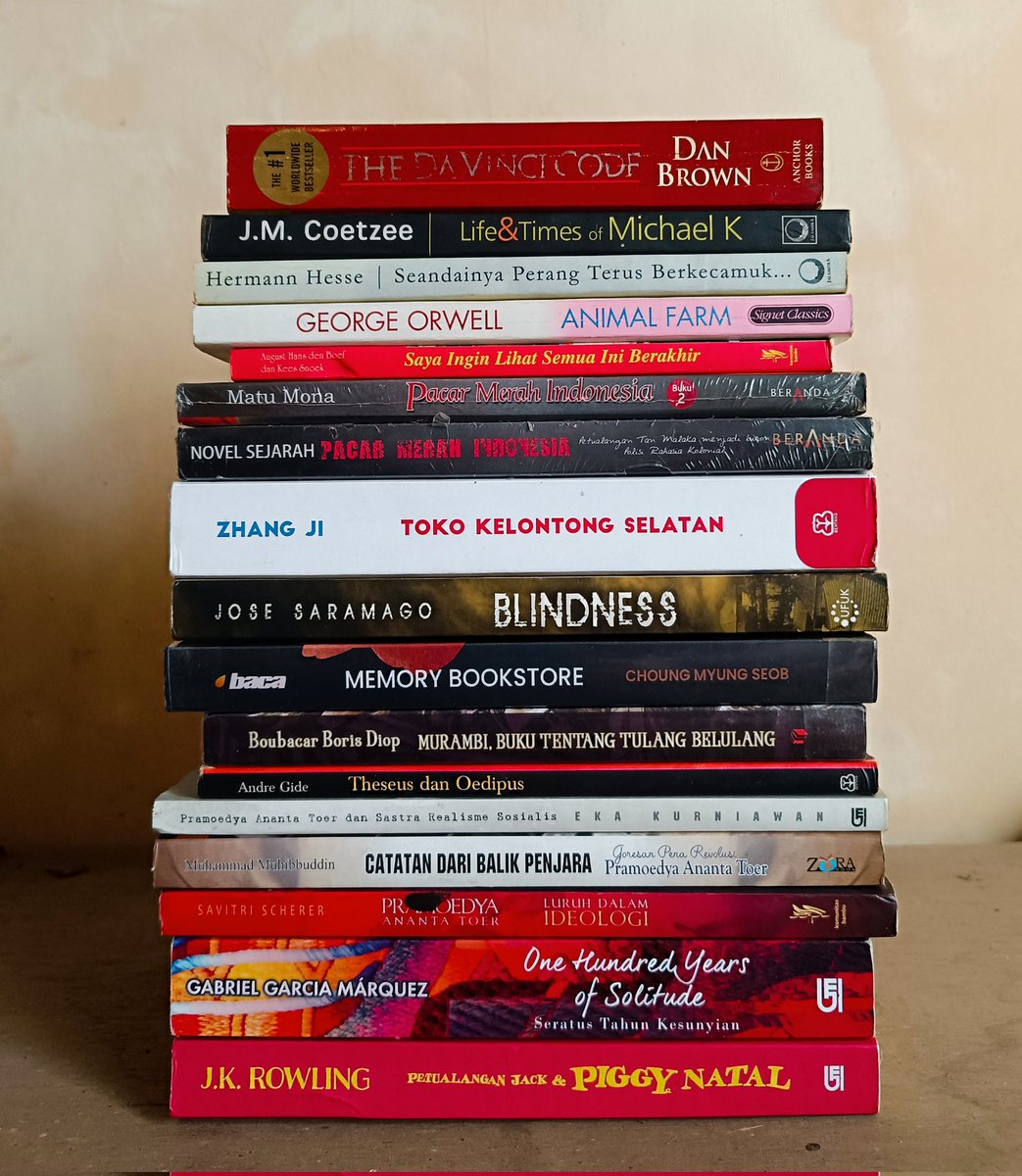 theKumajas's tweet photo. Setumpuk buku-buku ini dijual, silahkan buat yg berminat, bisa DM atau WA di 0895343426578 https://t.co/mcpdM4jfuu
