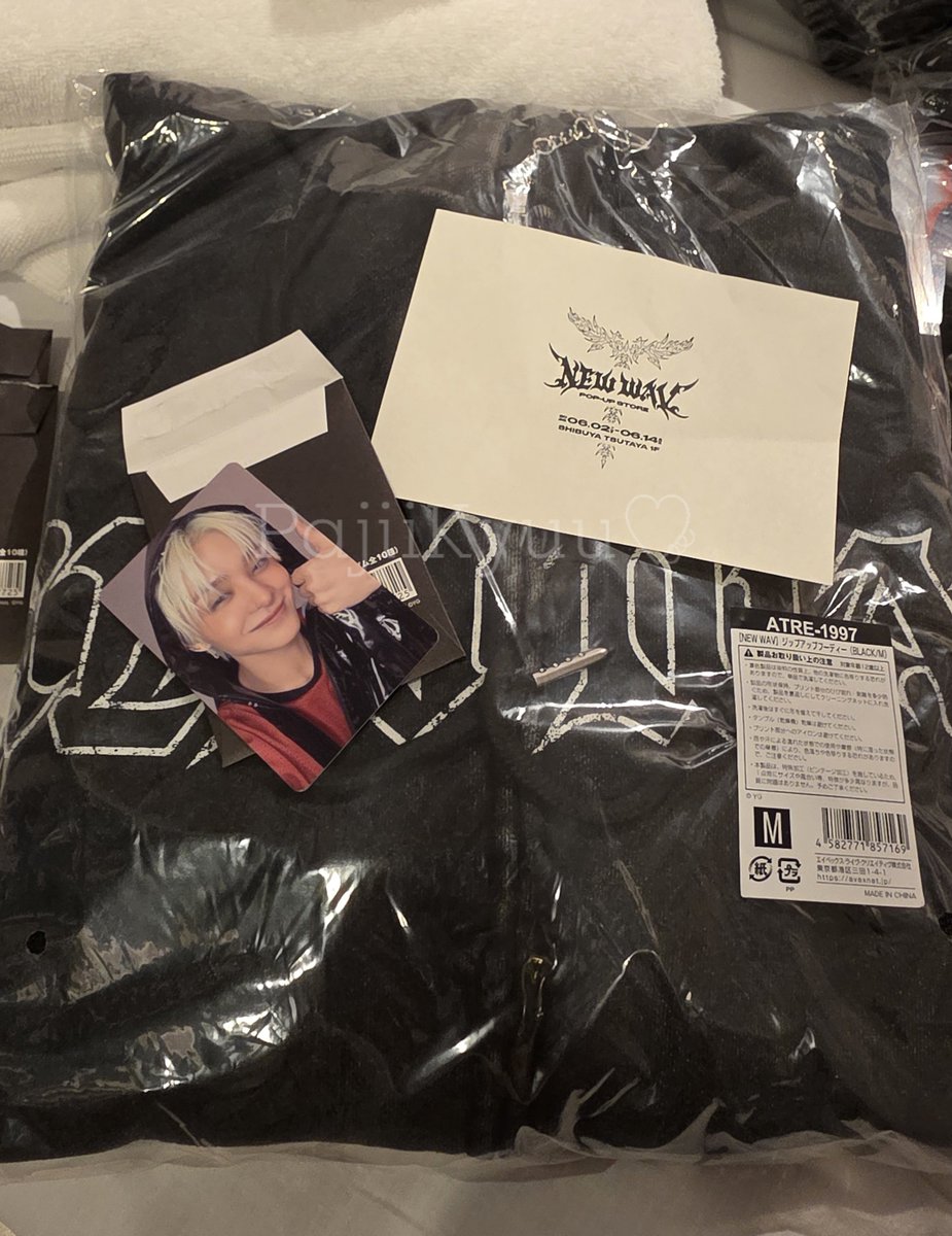 PajiiKyuu's tweet photo. The black hoodie jacket is already sold out on Weverse but thank you @tam_noona for securing one for me + the Jihoon benefit PC!!! 🥰😍 #TAM_JPasabuy https://t.co/eoJvGqaJWb
