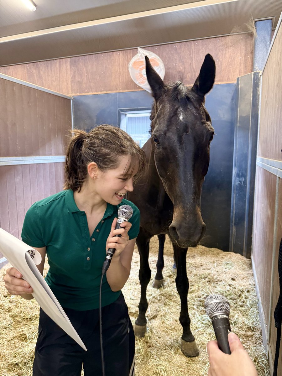 hadashi78MHz's tweet photo. #いいことおもいついた
トラちゃんとぺぺ氏のツーショット📸✨
まだまだ大公開🐴💖

2枚目は、レッツ！トライデン！成功の瞬間です😂

#裸足のおもいつき
#トラウデン直美
#BAYFM
#bayfm https://t.co/glBJj0UhVG