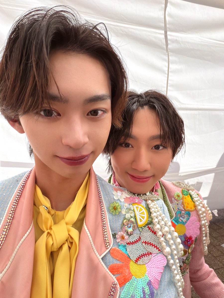 Lienel_official's tweet photo. リリイベ今日もありがとう〜♡

リクチュウ捕まえたから肩に乗せた

#近藤駿太 Instagram💙
🔗https://t.co/DAfRAr2WRL

#Lienel
#Lienel_メロコレ
#リエネルの思い出 https://t.co/ewQgQXWo69