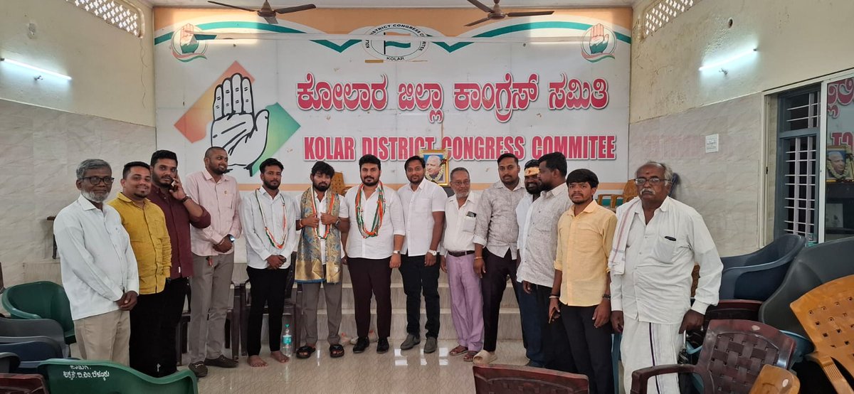 IYCKarnataka's tweet photo. ಕೋಲಾರ ವಿಧಾನಸಭಾ ಕಾರ್ಯಕಾರಿಣಿ ಸಭೆ ಇಂದು (06/06/2026) ಕೋಲಾರದ ಕಾಂಗ್ರೆಸ್ ಕಚೇರಿಯಲ್ಲಿ ಶ್ರೀನಿವಾಸ್ ರಾಥೋಡ್ ಅವರ ನೇತೃತ್ವದಲ್ಲಿ, ಕೋಲಾರ ಜಿಲ್ಲಾಧ್ಯಕ್ಷರಾದ ಅಫ್ರೀದ್ ಅವರ ಅಧ್ಯಕ್ಷತೆಯಲ್ಲಿ  'ಕೋಲಾರ ವಿಧಾನಸಭಾ ಕಾರ್ಯಕಾರಿಣಿ ಸಭೆ'ಯನ್ನು ಯಶಸ್ವಿಯಾಗಿ ನಡೆಸಲಾಯಿತು.
​ಈ ಸಭೆಯಲ್ಲಿ ಕೋಲಾರ ವಿಧಾನಸಭಾ ಅಧ್ಯಕ್ಷರಾದ ಸುಹೇಲ್, ಟೌನ್ ಬ್ಲಾಕ್ ಅಧ್ಯಕ್ಷರಾದ ಅರ್ಬಾಜ್, ಮತ್ತು ಗ್ರಾಮಾಂತರ ಬ್ಲಾಕ್ ಅಧ್ಯಕ್ಷರಾದ ಬರಕತ್ ಅವರೊಂದಿಗೆ ಪಕ್ಷದ ಪದಾಧಿಕಾರಿಗಳು ಹಾಗೂ ಕಾರ್ಯಕರ್ತರು ಉಪಸ್ಥಿತರಿದ್ದರು. ಮುಂಬರುವ ಪಕ್ಷದ ಕಾರ್ಯಕ್ರಮಗಳು ಮತ್ತು ಸಂಘಟನೆಯನ್ನು ಮತ್ತಷ್ಟು ಬಲಪಡಿಸುವ ಕುರಿತು ಸಭೆಯಲ್ಲಿ ಸುದೀರ್ಘವಾಗಿ ಚರ್ಚಿಸಲಾಯಿತು.
#YouthCongress #IYCKarnataka