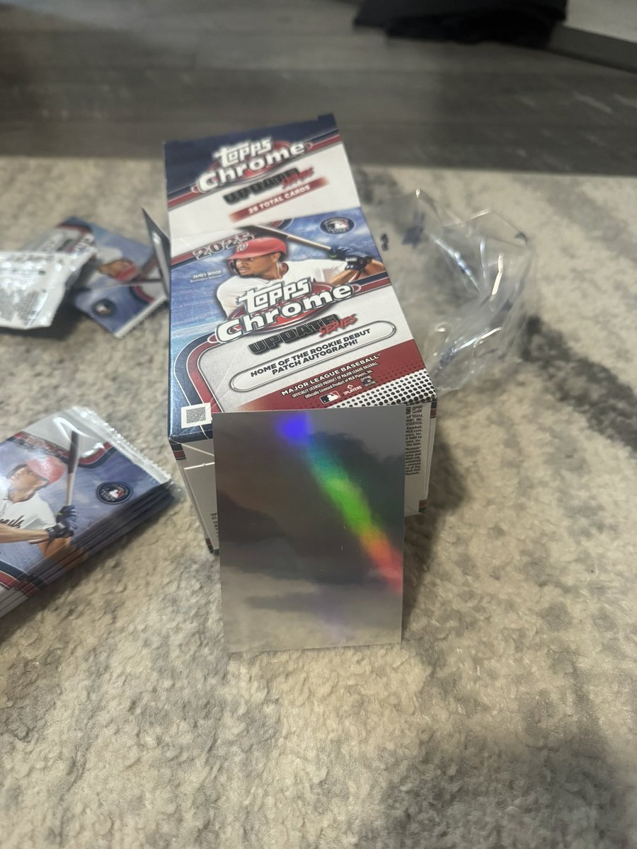 AdamKellyFA's tweet photo. Hey @topps, do you guys usually send out chrome cards with nothing on them?

This is probably a super rare card right? 🤣 https://t.co/Y5ljMrmS0b