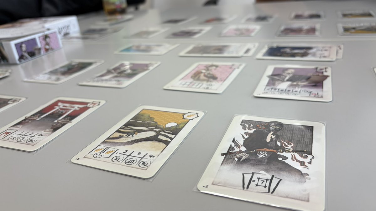 tomdesignlab's tweet photo. 和の雰囲気のアートワークのボドゲは、欲しくなっちゃうよね。

配置を整えて高得点を狙うゲーム。

美しく配置できた時が気持ちいい〜！

20分っていう手軽さもよい！

78点取れた！って喜んでたら、ルール間違えてて、53点にまで下がって逆転負け。

配置系は好きなんだけど苦手意識あるんだよね〜
またトライしたい！

#ナイシ
#NAISHI