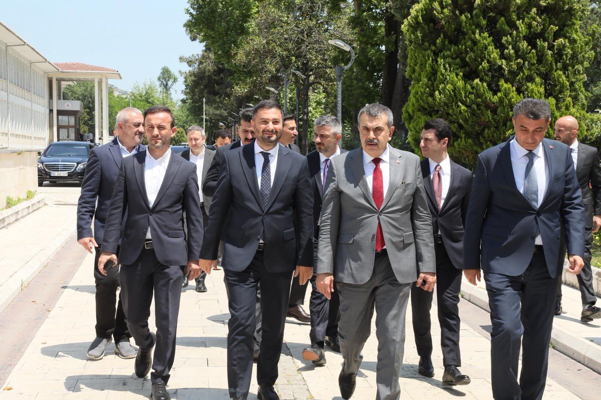 MevlutOztekin's tweet photo. Milli Eğitim Bakanımız Sn. Yusuf Tekin'i belediyemizde misafir ettik. Nazik ziyaretleri için teşekkür ediyorum. 

@Yusuf__Tekin https://t.co/HseKGC8HIR