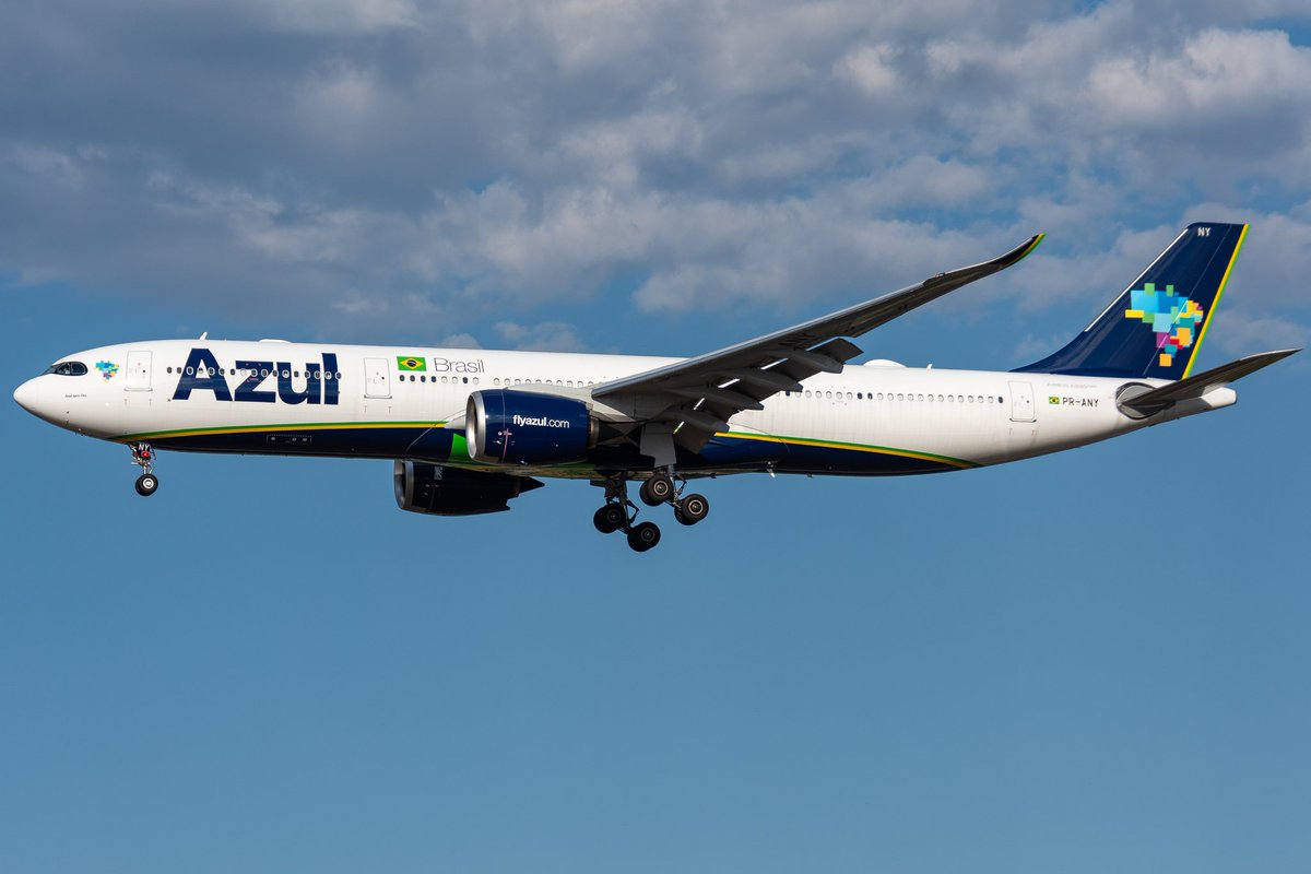 DecodedWatch's tweet photo. Azul is grounding flights to save cash. 

​Facing a surge in jet fuel costs tied to the Iran war,the Brazilian airline is aggressively trimming capacity to weather the uncertainty. A clear shift from expansion to survival mode as fuel prices bite.(CEO John Rodgerson) https://t.co/6p5WDrHcDs