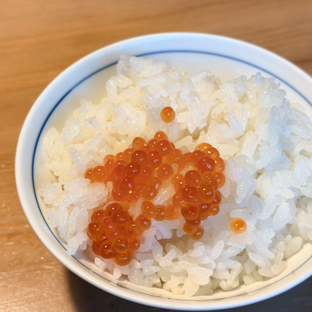 Totti1_0_'s tweet photo. お通しが刺し盛り5種の
ろばた焼き店 https://t.co/gf0RbjFoWW
