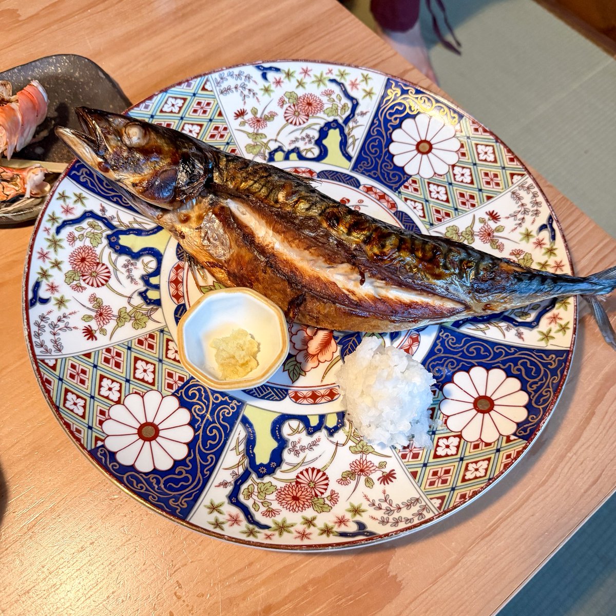 Totti1_0_'s tweet photo. お通しが刺し盛り5種の
ろばた焼き店 https://t.co/gf0RbjFoWW