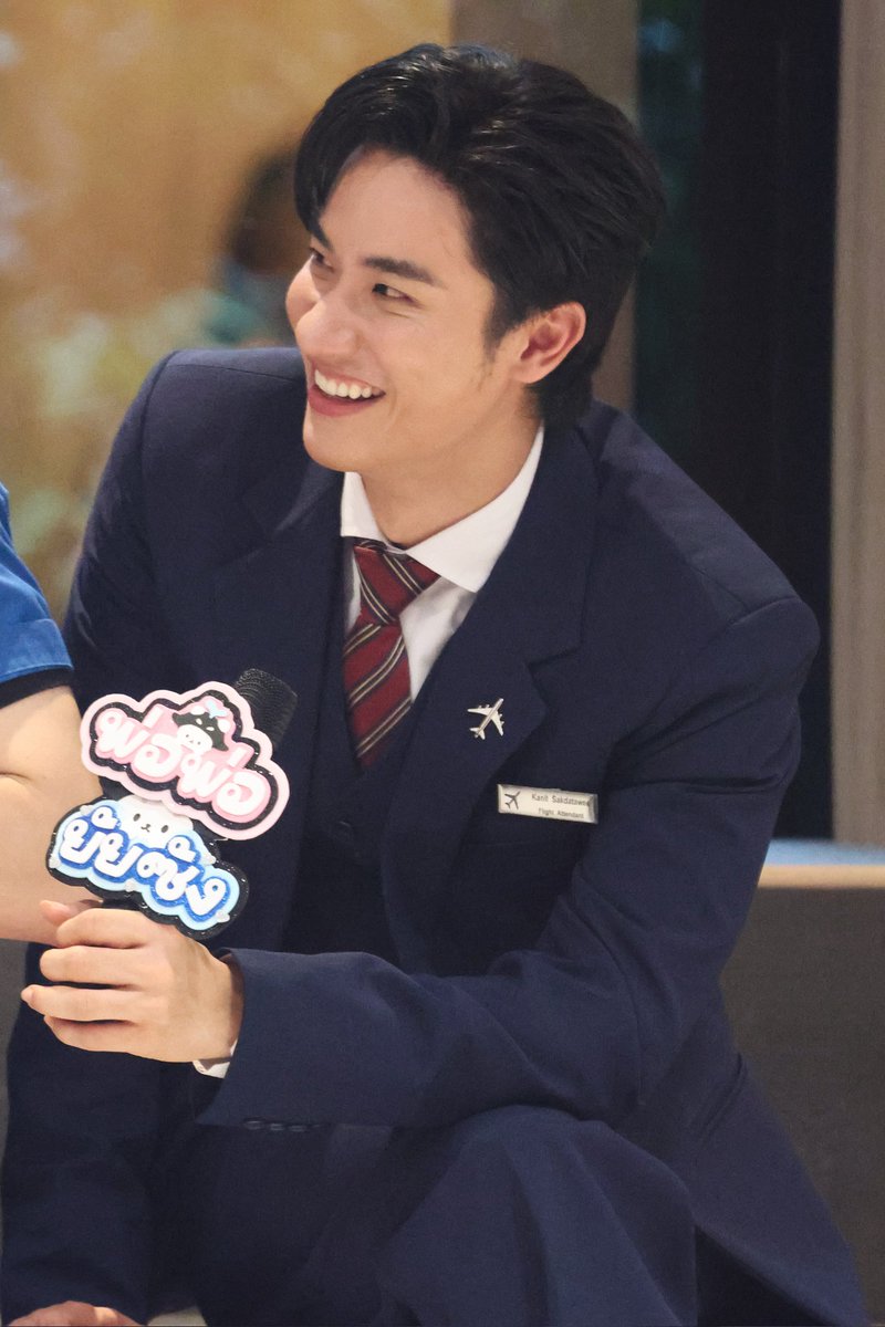 bloomlion's tweet photo. ไม่บอกว่าจะหล่อขนาดนี้ เตรียมตั้งรับไม่ทันซักอย่าง มือถือก็จะถ่าย กล้องก็จะถ่าย สติก็จะแตก ความดันก็ขึ้น 😂

@Tawan_V #Tawan_V
#ADogAndAPlaneEP2
#ADogAndAPlane https://t.co/Tkvw1l12Sk