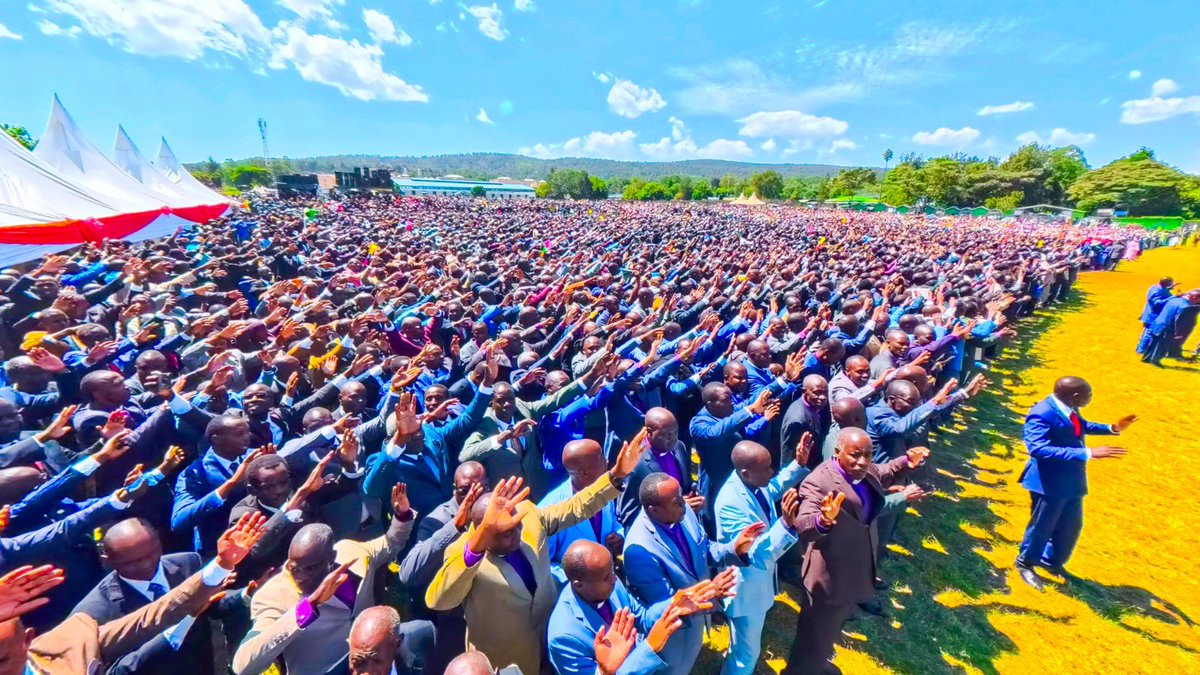 LouisLupo4's tweet photo. #HistoricClassicMiracles 

THE END TIME REVIVAL CHURCH, NAKURU, KENUA CELEBRATING THE MIRACLES OF THE ETERNAL BLOOD OF JESUS.

OH! HOW THE NATIONS CALMOR FOR THIS REVIVAL AND CHURCH. https://t.co/3ibcmL3UOI